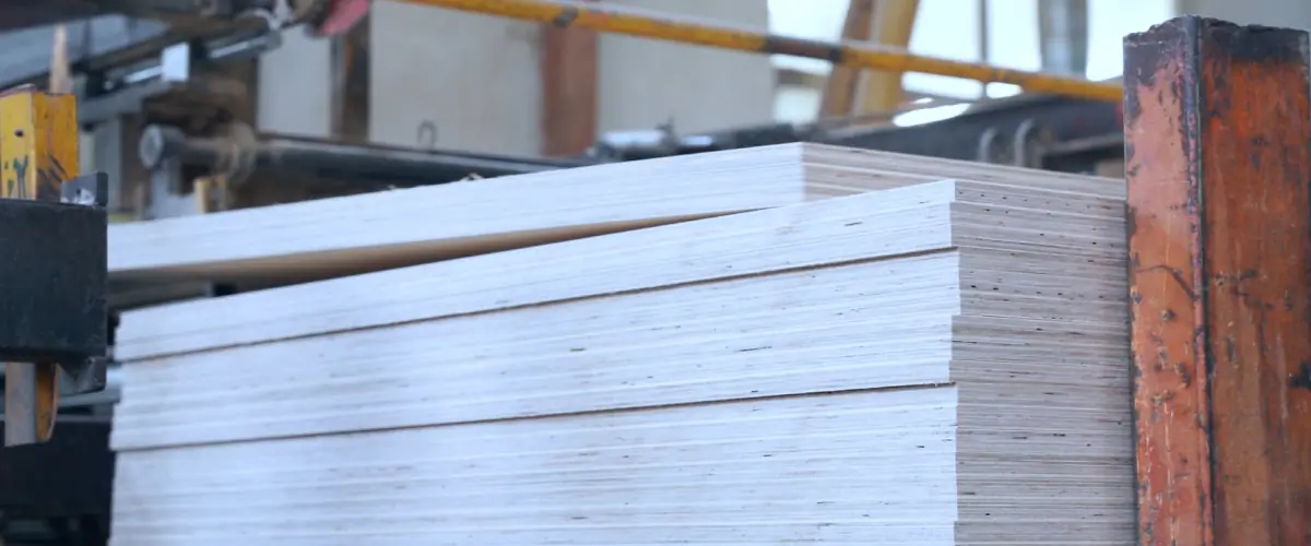 Guide to choosing the right plywood supplier based on product quality, pricing, production capacity, certifications, and lead time.