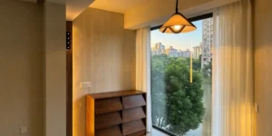 Flexible stone panels showing their advantages and disadvantages for interior and exterior wall applications.