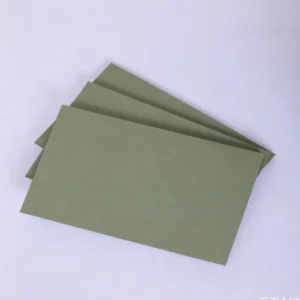 Placas de MDF MR resistentes à umidade, utilizadas em móveis de cozinha e banheiro.