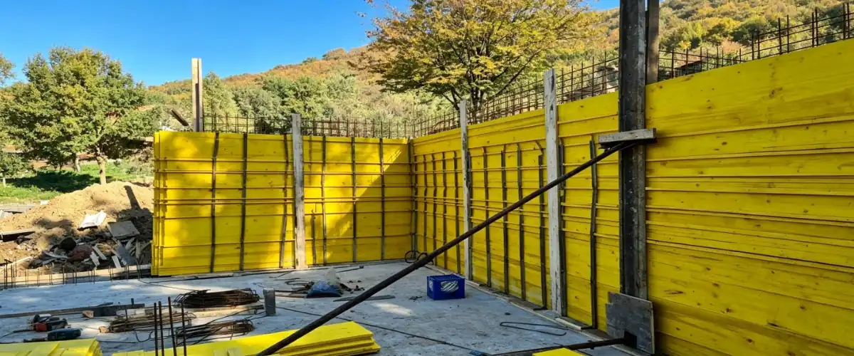 Yellow 3 Ply Plywood used in building applications