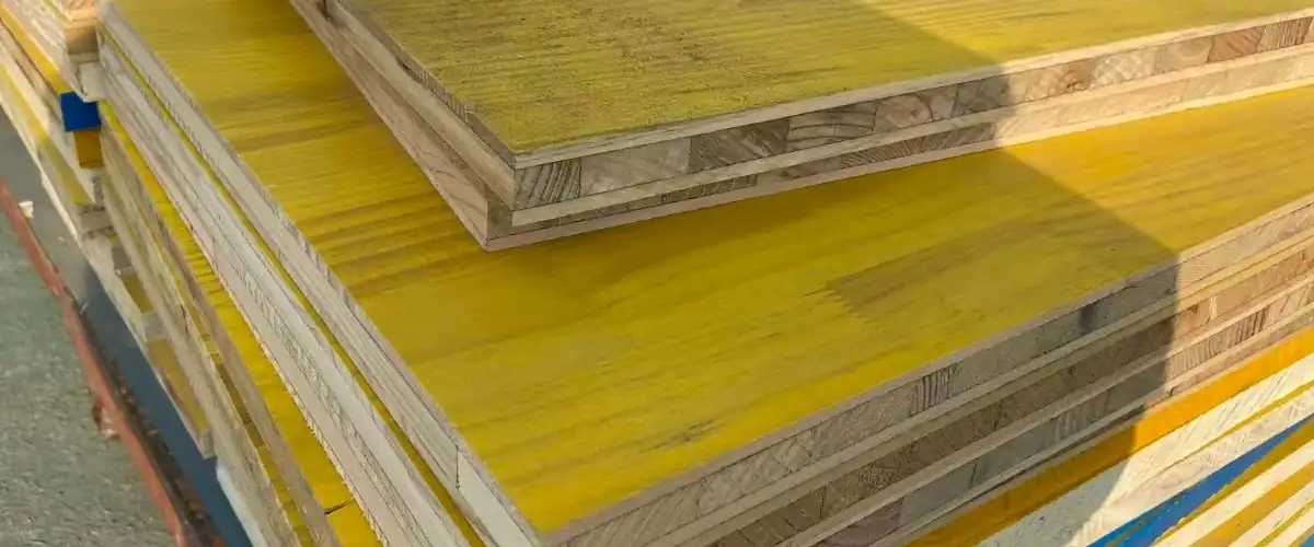 Yellow surface of 3 Ply Plywood