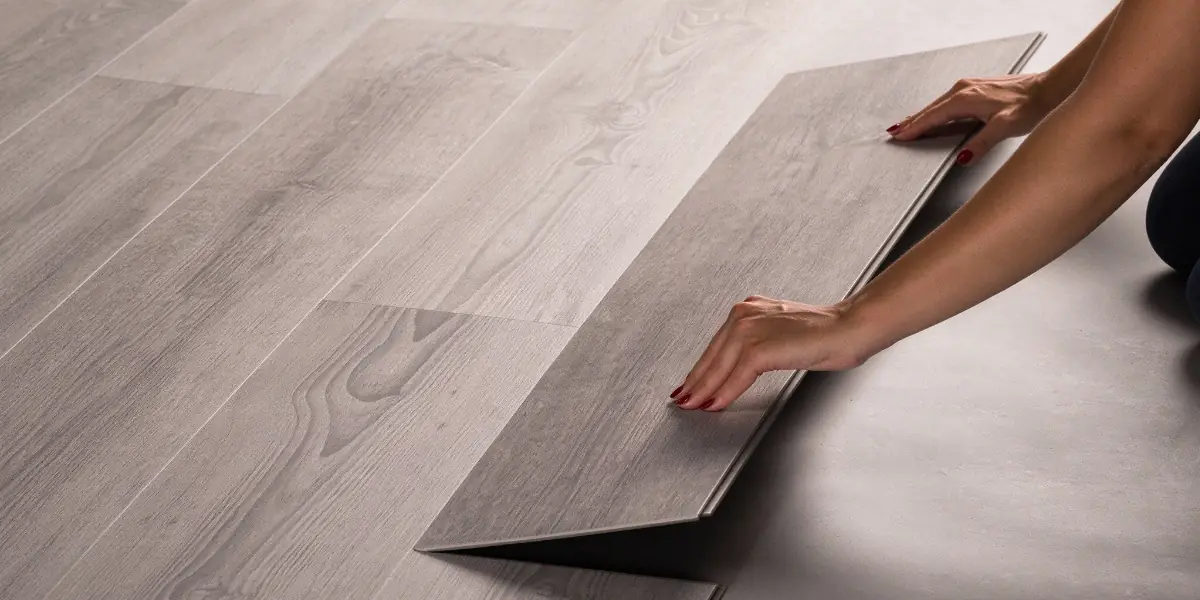 Inspecting joint alignment and click locking quality of SPC flooring planks